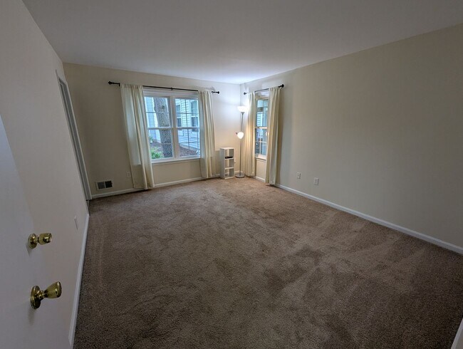 Building Photo - 449 Magnolia Ct