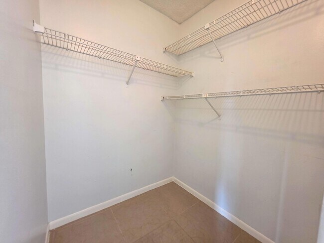 Building Photo - 708 Executive Center Dr