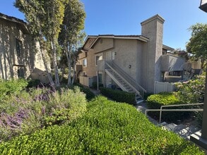 Building Photo - 2Bed - 2Bath ground level