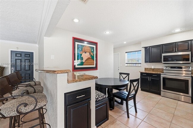 Building Photo - 2725 SE 2nd Ct