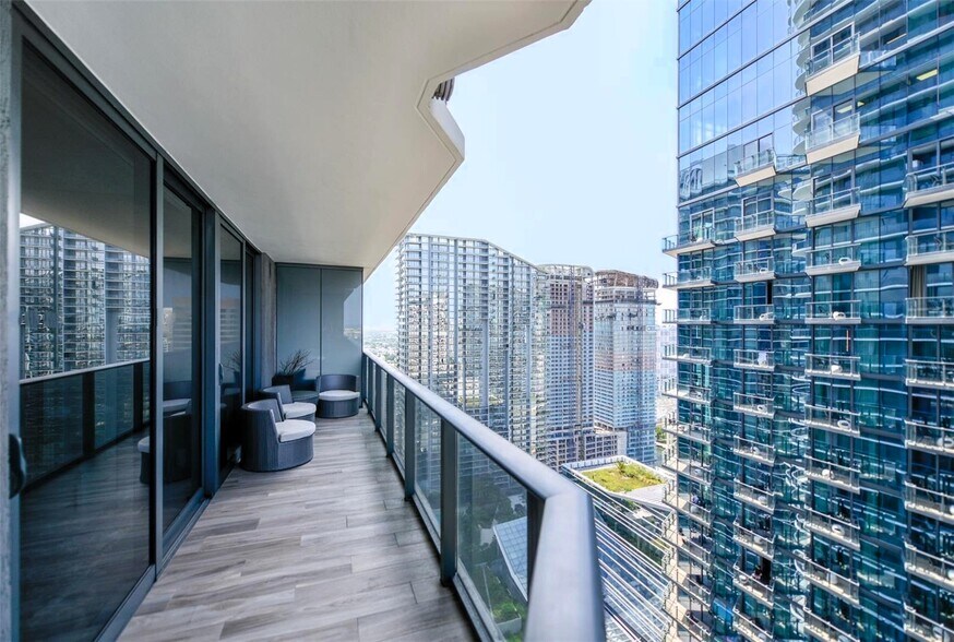 Building Photo - 801 S Miami Ave