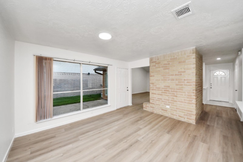 Building Photo - 17310 Pastoria Dr