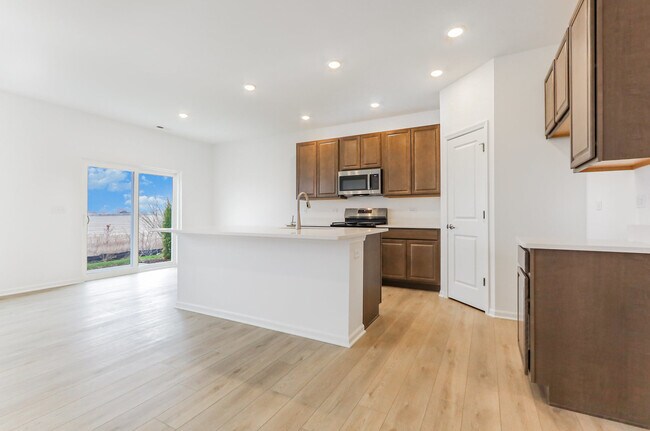 Building Photo - 15230 S Hepworth Ct