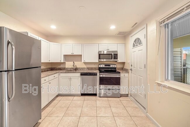 Building Photo - 1302 Hillsway Ct