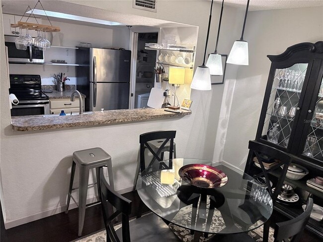 Building Photo - 10263 Gandy Blvd N