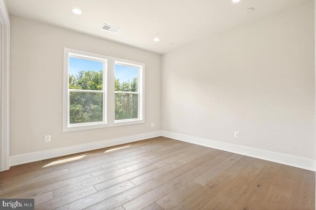 Building Photo - 12321 Potomac Hunt Rd