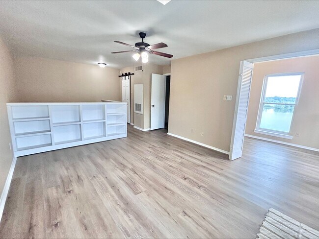 Building Photo - 18800 Egret Bay Blvd