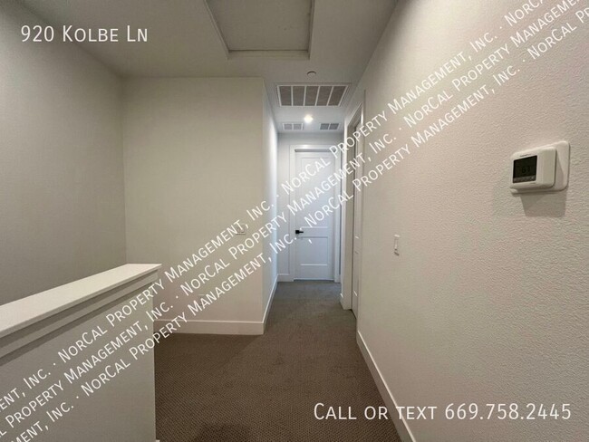 Building Photo - 920 Kolbe Ln