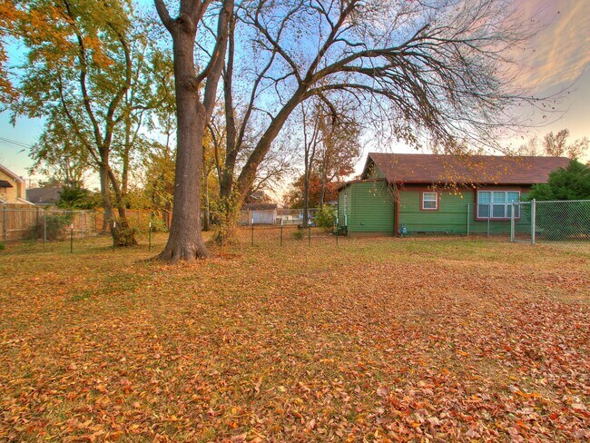 Building Photo - 3 Bedroom 1 Bath home in Shawnee!