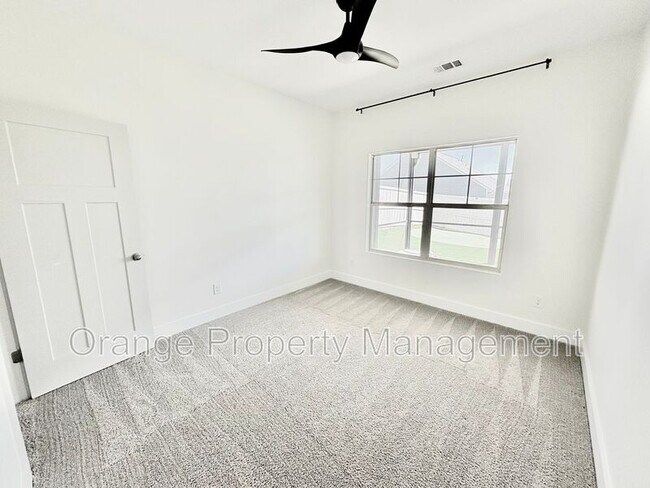 Building Photo - 211 Crooked Cedar Way