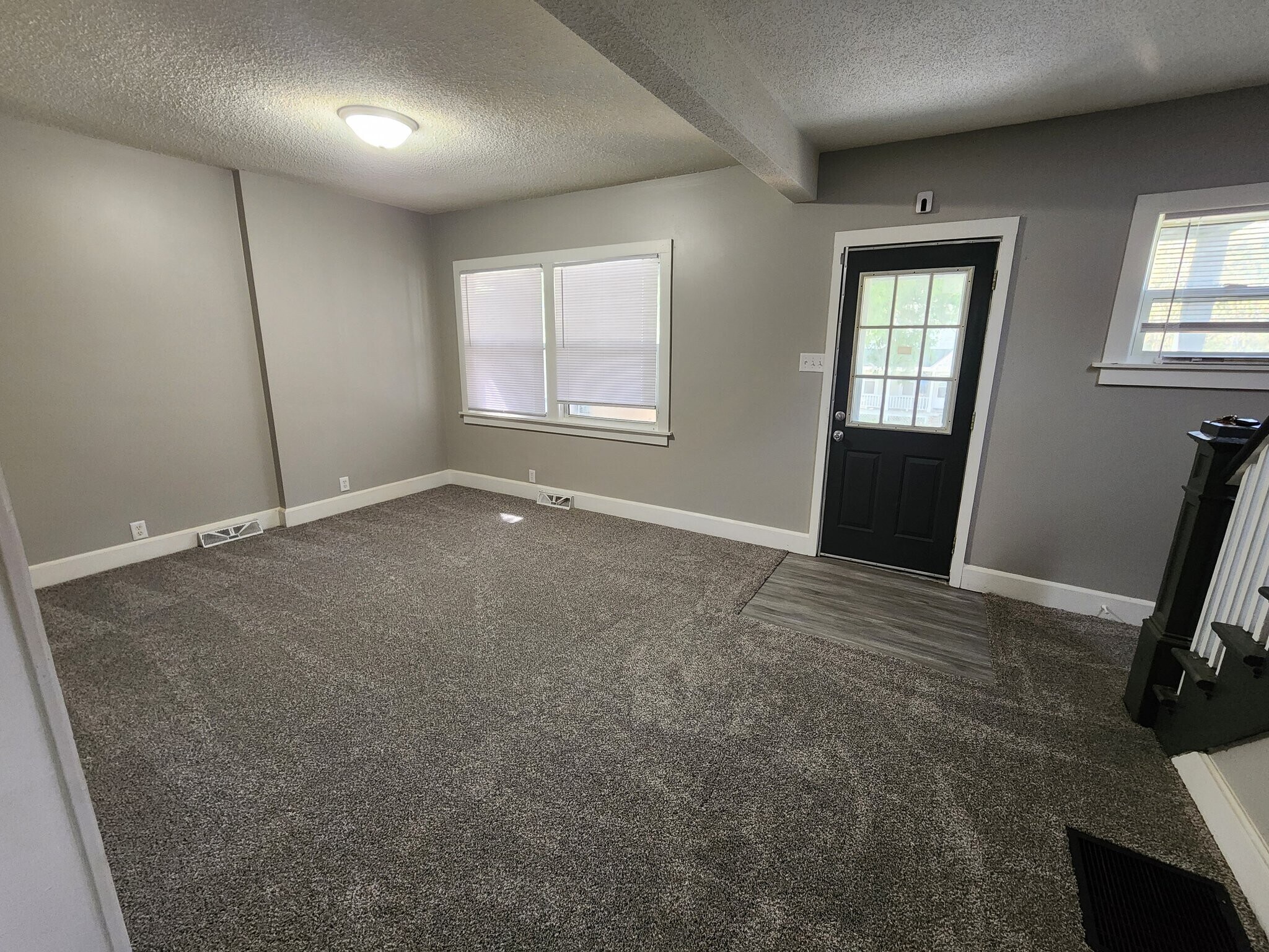 Building Photo - 1012 E 15th St