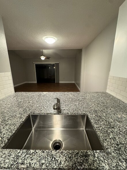 Building Photo - 5082 Ernst Ct