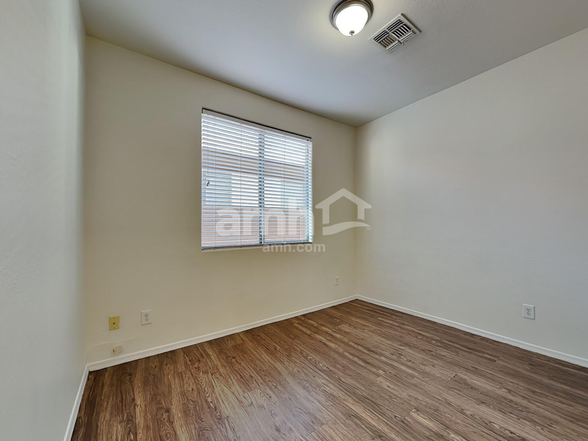 Building Photo - 9428 W Riverside Ave