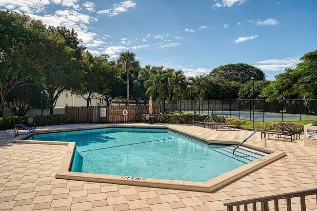 Building Photo - 416 Buttonwood Pl