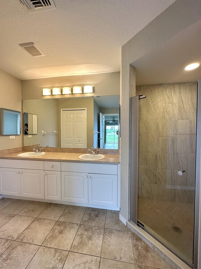 Building Photo - 2931 NW 9th Terrace