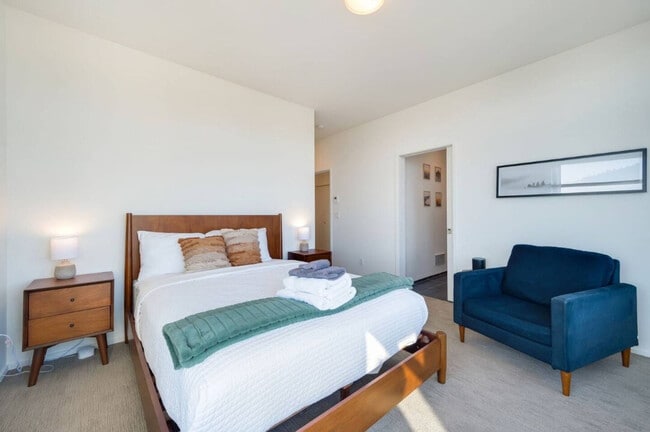 Building Photo - 2323 W Crockett St