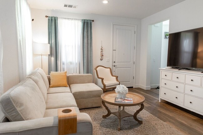 Building Photo - Newer 3 Bed, 2.5 Bath Sea Haven Home for Lease