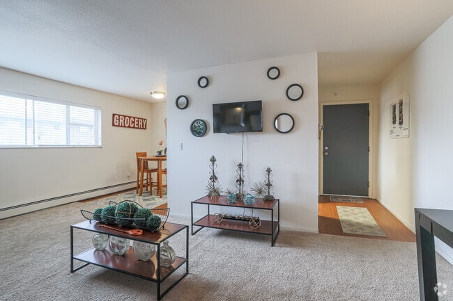 2 BR, 1 BA - Champaign Park