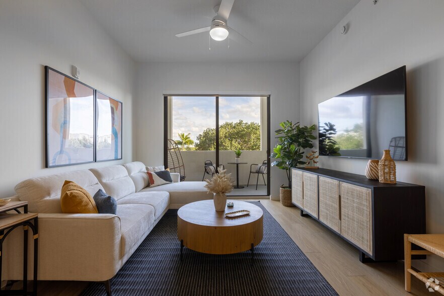 Primary Photo - South Pointe Apartments