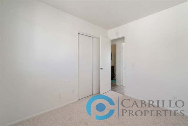 Building Photo - 4521-4523 Winona Avenue