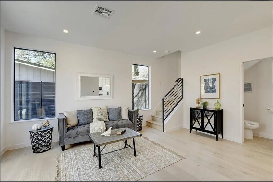 Building Photo - 2423 Wilson St