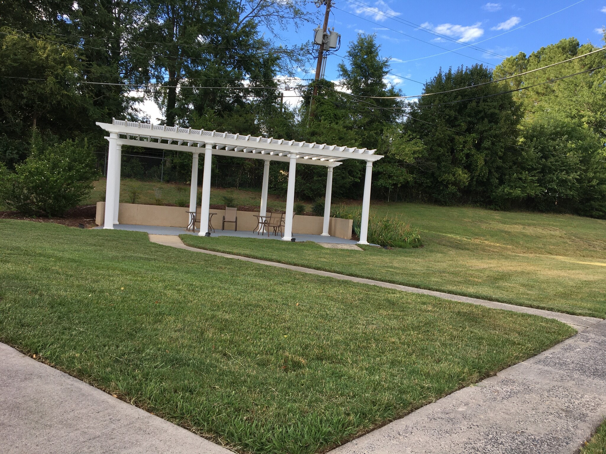 Building Photo - 1002 Willow Dr
