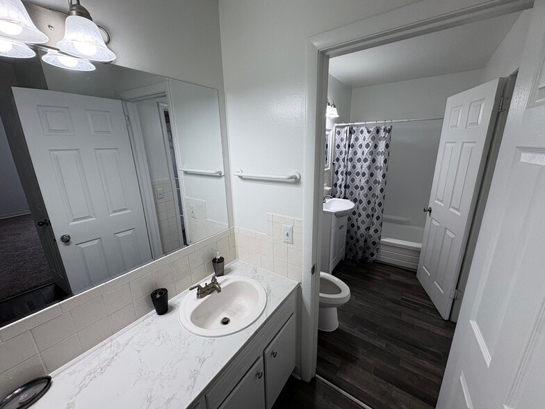 Building Photo - 1005 Hickory Hill Ln