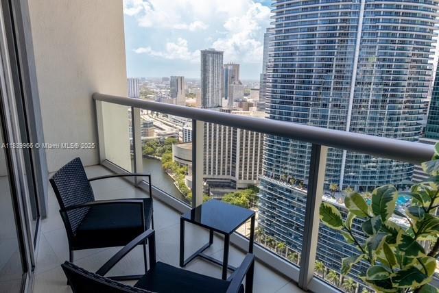Building Photo - 475 Brickell Ave