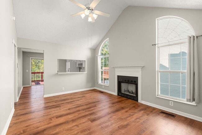 Building Photo - Highly sought after Chesney Glen division. 3 bedroom 2.5 Bath home in hermitage.