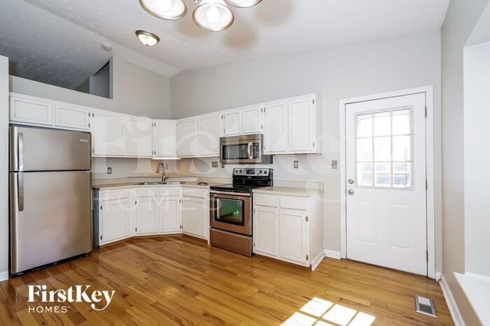 Building Photo - 5821 Buck Rill Dr