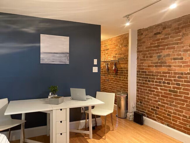 Primary Photo - 1909 17th St NW