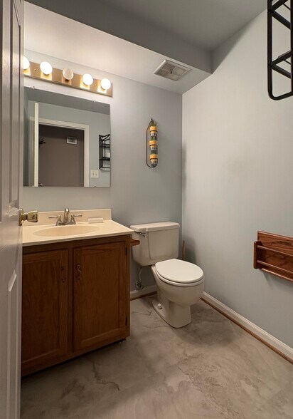 Building Photo - 8002 Cattail Ct