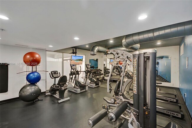 Building Photo - 401 Golden Isles Dr