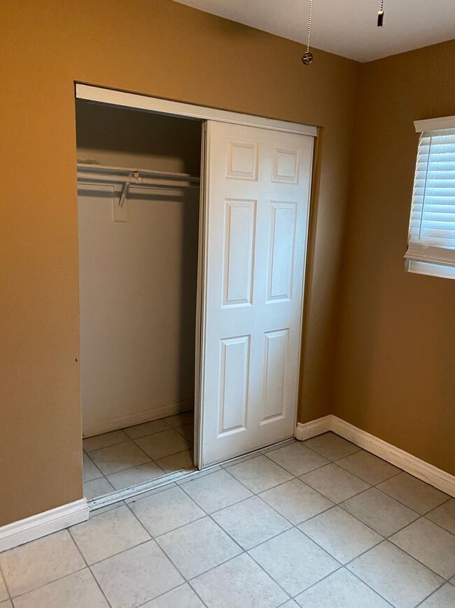 Building Photo - Lake Elsinore 2-Bedroom Home – $1,899 Limi...