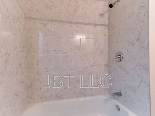 Building Photo - 4416 Meadowoak Dr