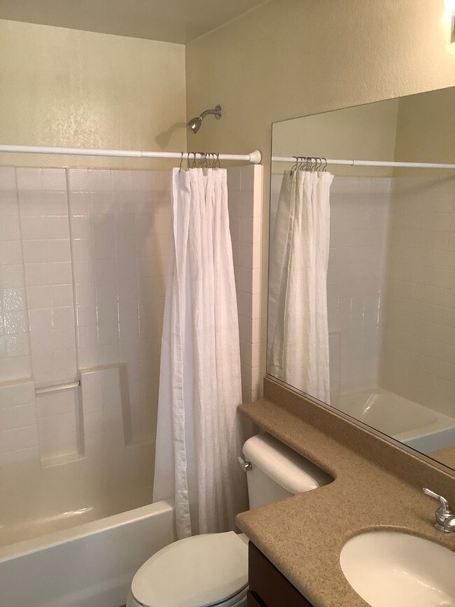 Building Photo - 2 Bedroom Townhome in the Canterra Community of Scripps Ranch