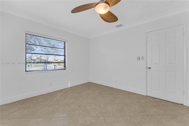 Building Photo - 5208 NE 5th Ave