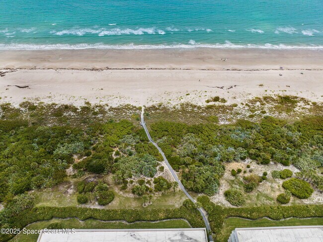 Building Photo - 8700 Ridgewood Ave