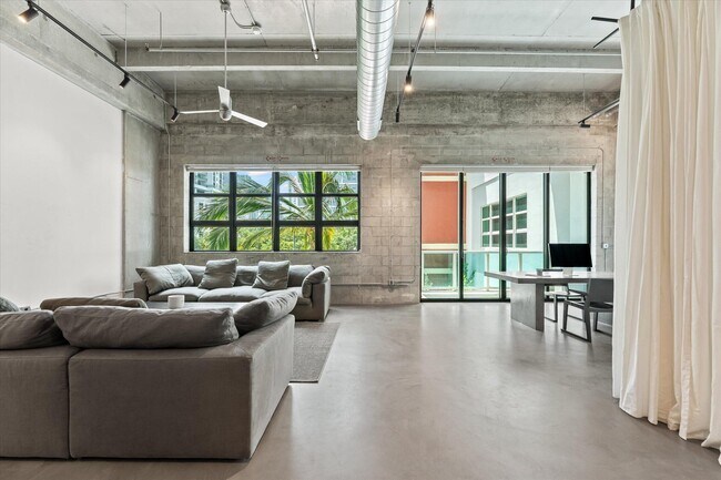 Building Photo - 1749 NE Miami Ct