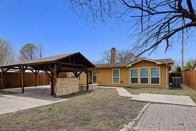 Building Photo - Spacious 4BR Home in Denton | Fireplace, Fenced Yard, Covered Patio + Near UNT