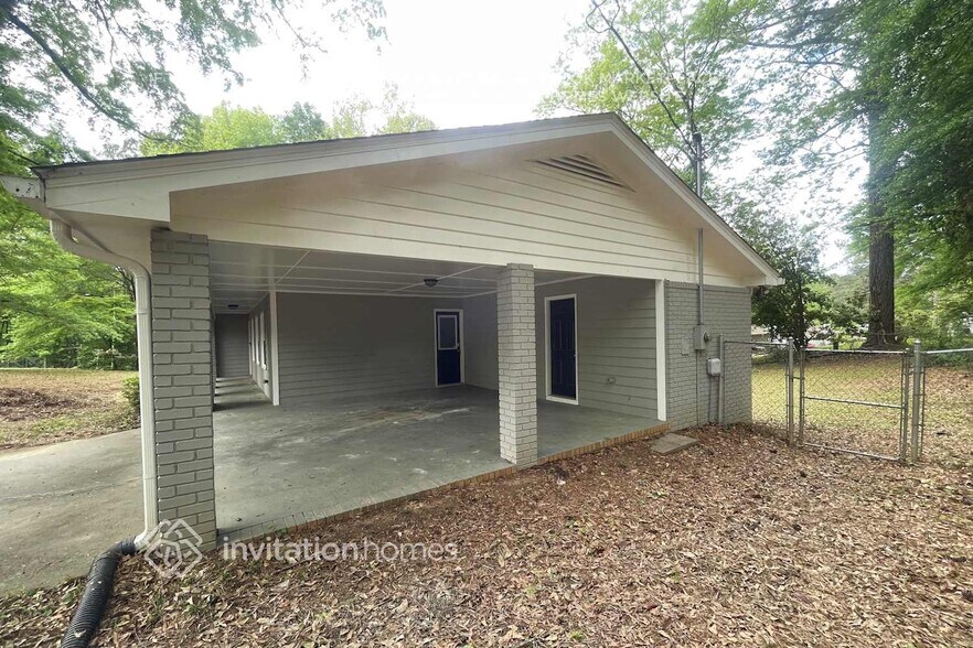 Building Photo - 4965 Forest Ave