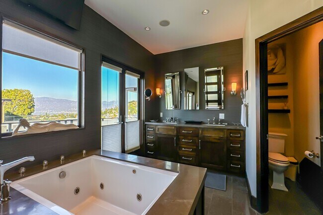 Building Photo - 11470 Dona Evita Dr