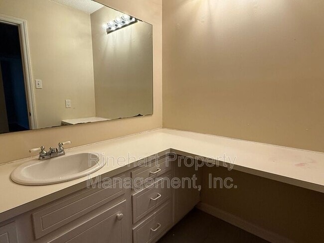 Building Photo - 290 Ratterree Cir