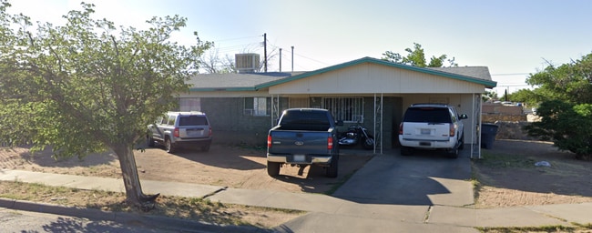 Building Photo - 3 Bed 2 Bath Home Available