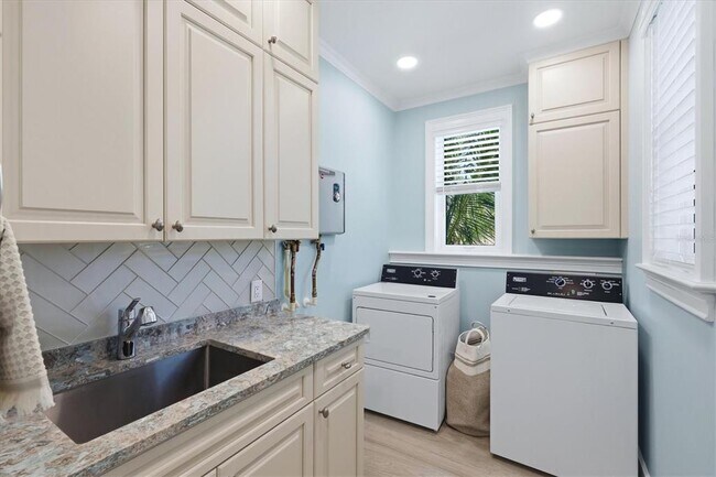 Building Photo - 115 Aqua Ln