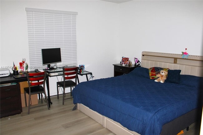 Building Photo - 470 NE 12th St