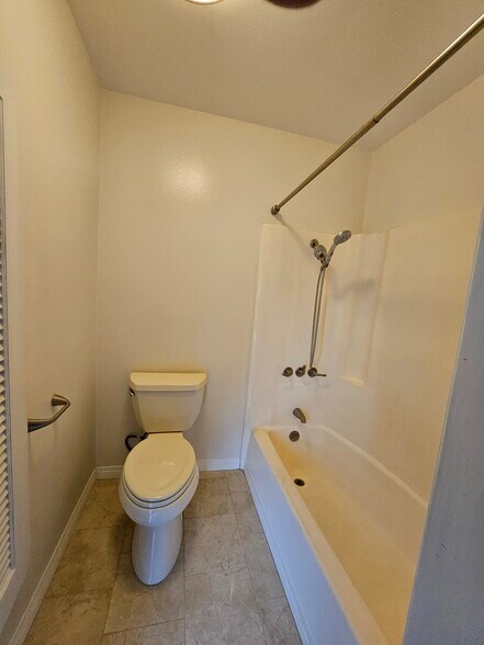 Upstairs Full Bath - 17631 Mapes Ave