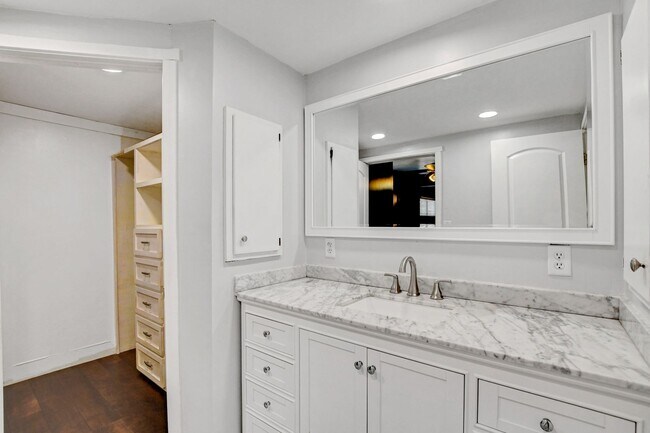 Building Photo - UNIQUE SINGLE FAMILY HOME! - No HOA, Car Lift, RV Parking and Nice Backyard