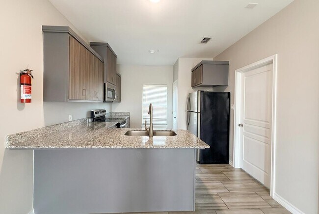 Building Photo - 5601 Cuenca Dr