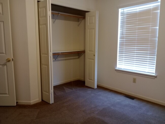 Building Photo - 210-210 Nikki Way